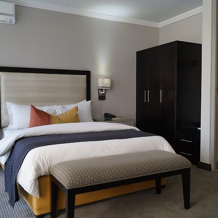Regent Hotel City Габороне Екстериор снимка