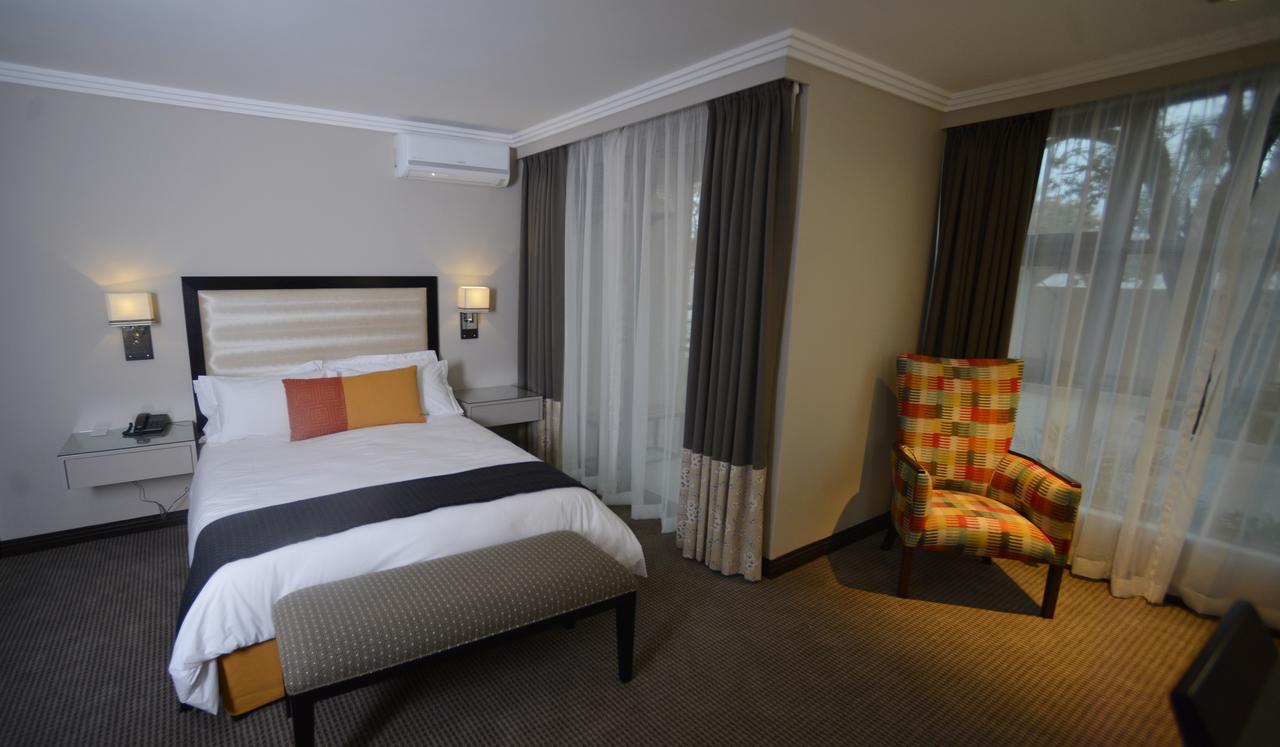 Regent Hotel City Габороне Екстериор снимка