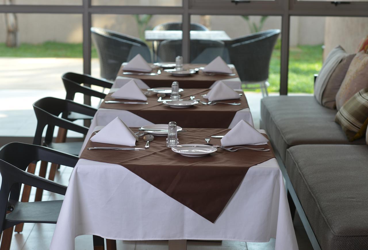 Regent Hotel City Габороне Екстериор снимка