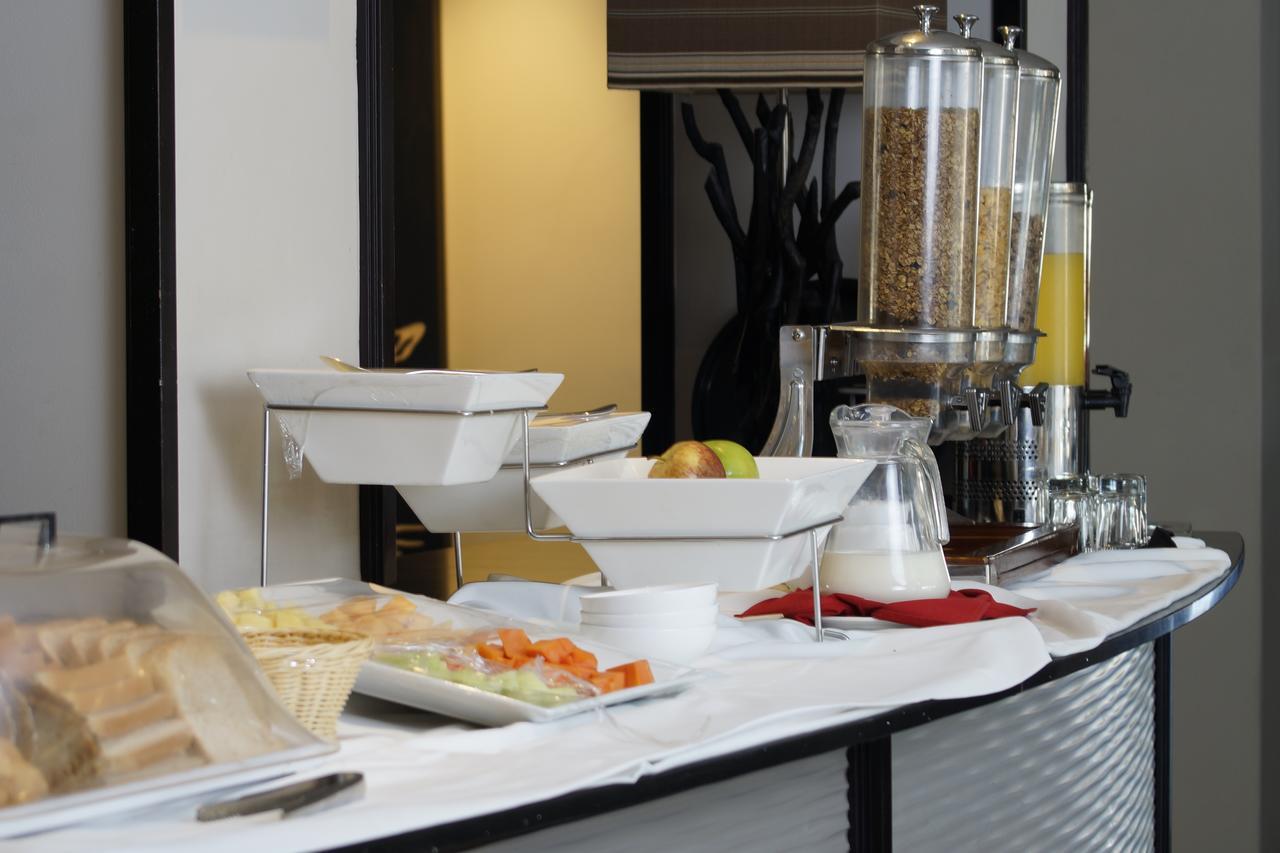 Regent Hotel City Габороне Екстериор снимка