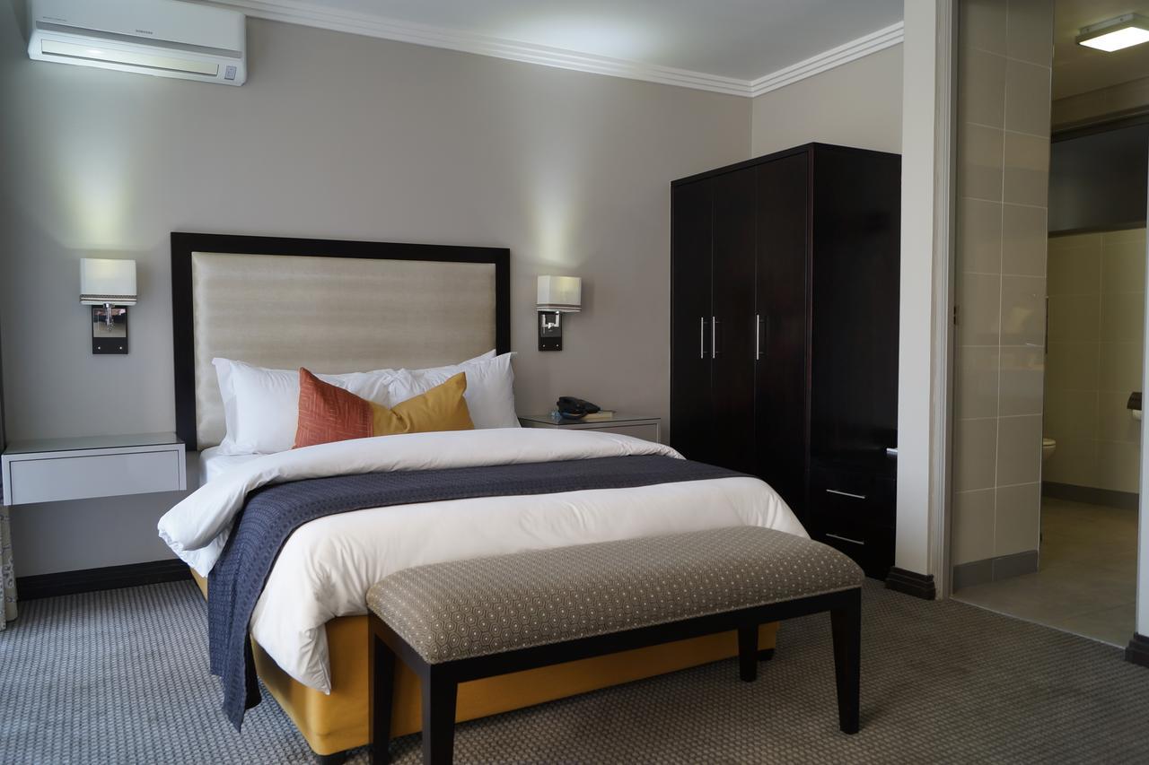 Regent Hotel City Габороне Екстериор снимка