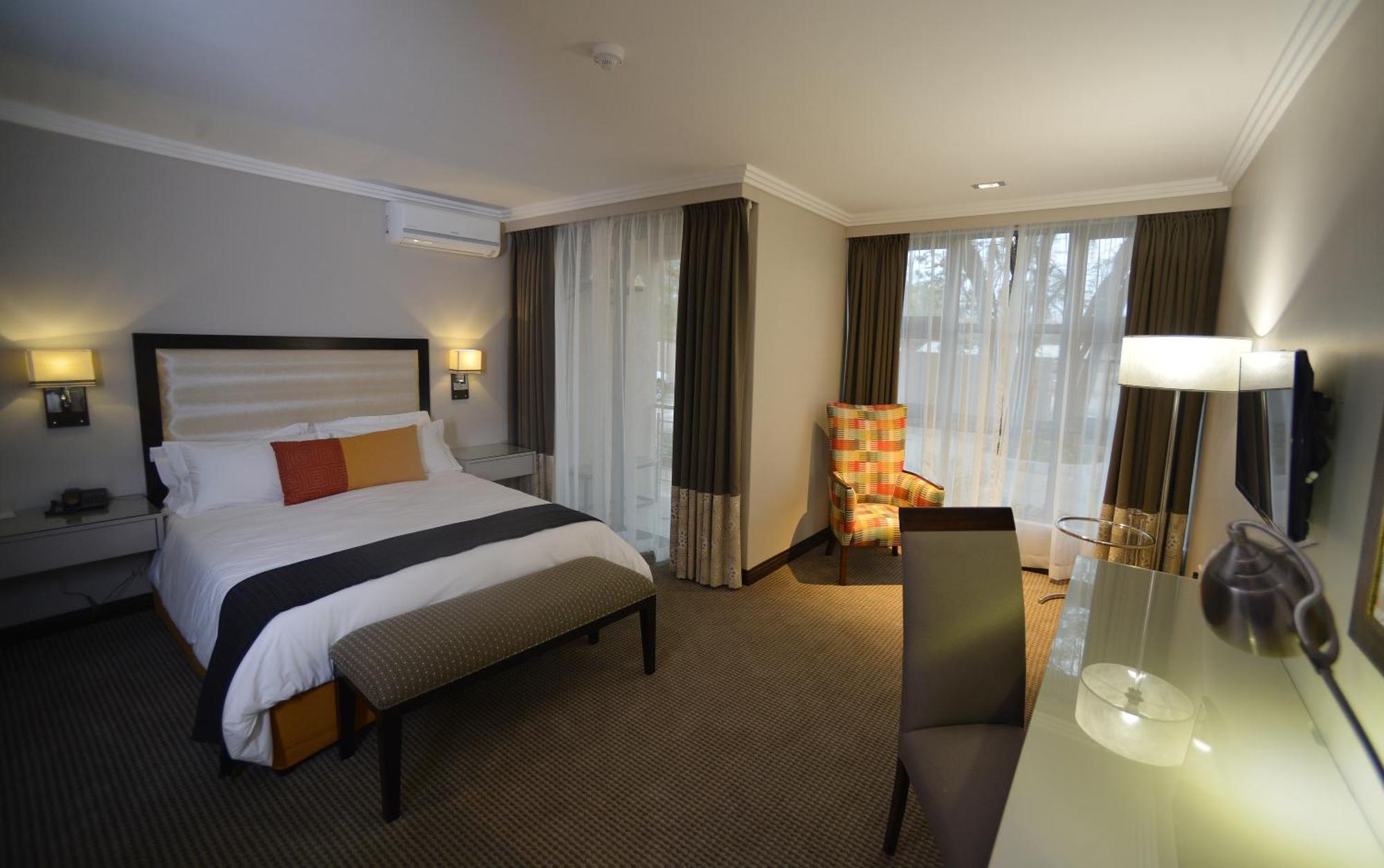 Regent Hotel City Габороне Екстериор снимка